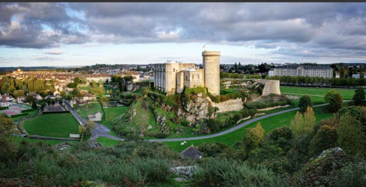 La Chambre Des Remparts Фалез Экстерьер фото